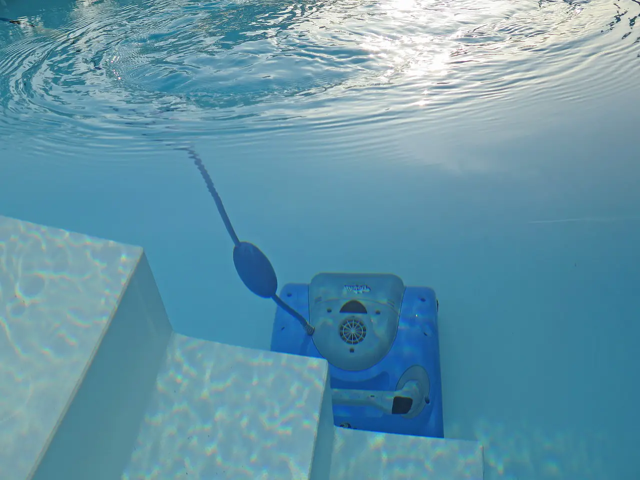 meilleur-robot-nettoyeur-de-piscine